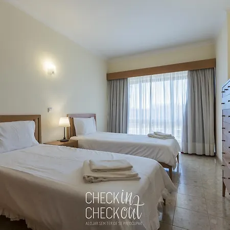 Checkincheckout - City Center Beach Flat *