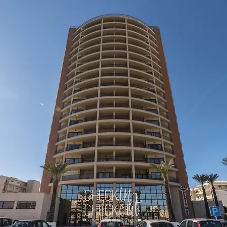 Checkincheckout - City Center Beach Flat Апартаменты