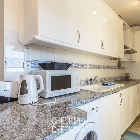 Checkincheckout - City Center Beach Flat *