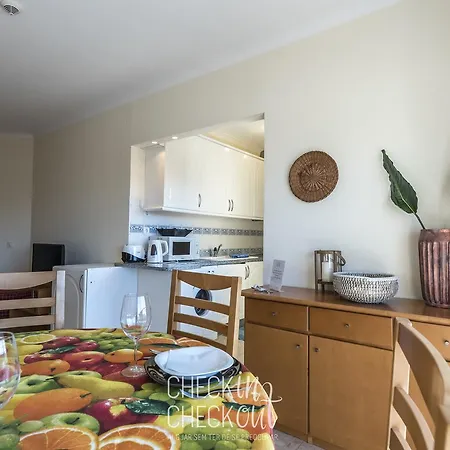 Checkincheckout - City Center Beach Flat Портиман