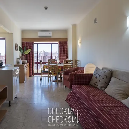 Апартаменты Checkincheckout - City Center Beach Flat Портиман